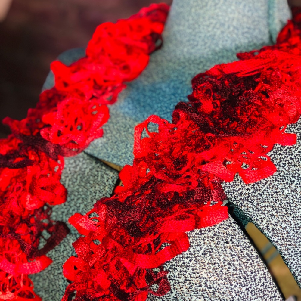 Red scarf - Picture 4 of 6